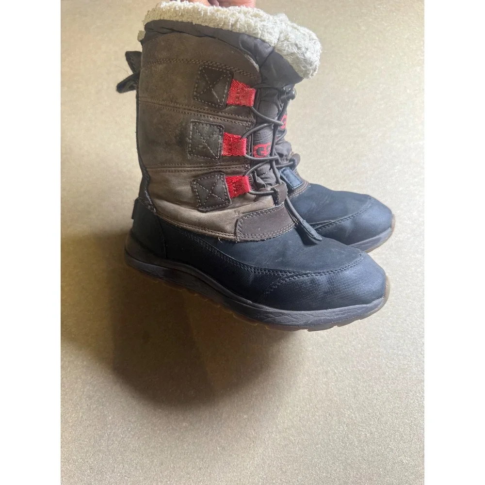 UGG Kids Adirondack III Winter‎ Snow Boots Brown Black Red 1130356K Size 1